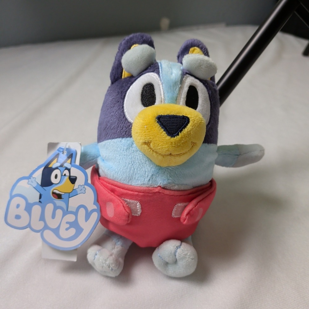 Moose Toys Bluey Friends Baby Bluey 6.5 Inch Plush Stuffed Animal in Pink Diaper